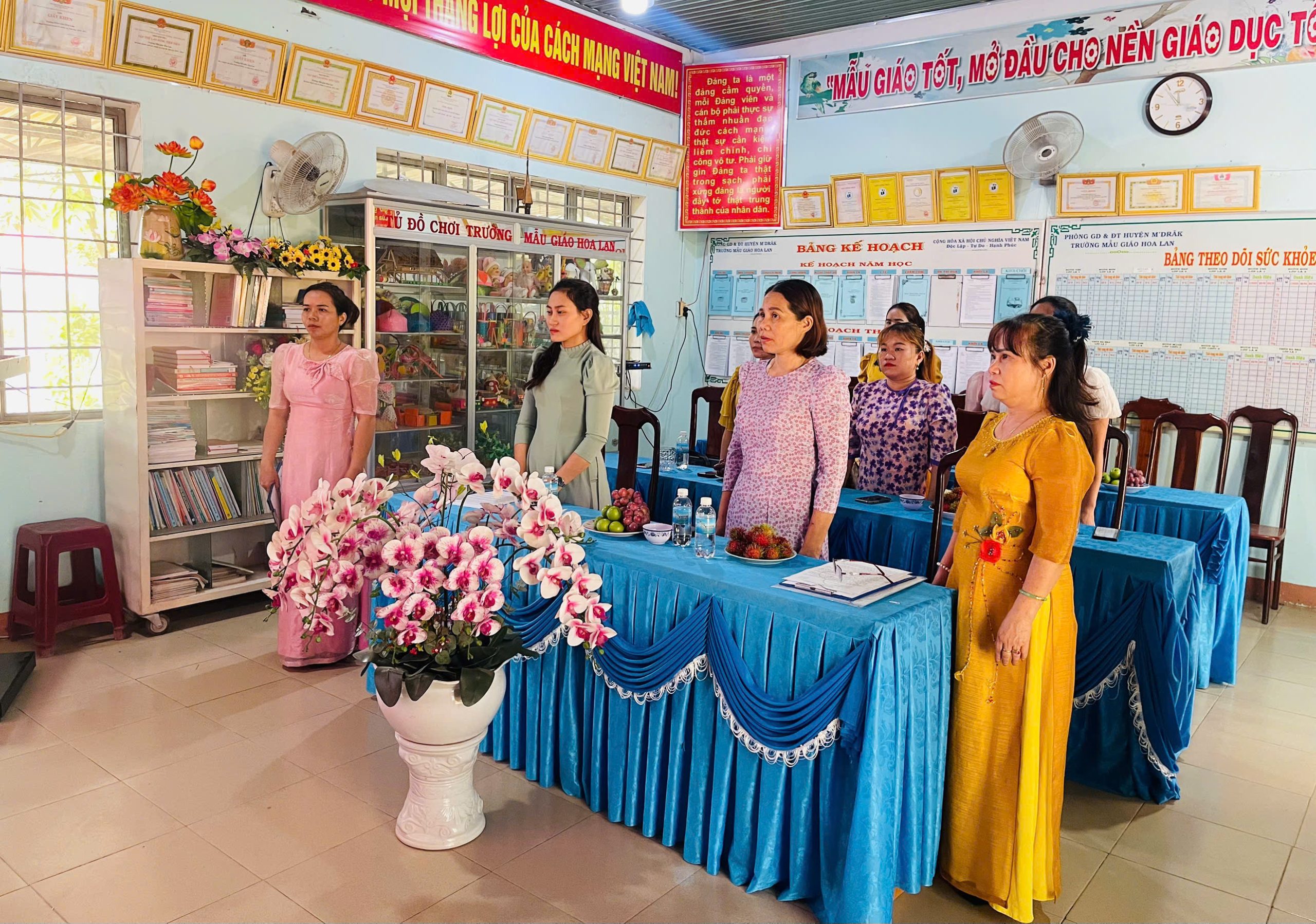 Chi bộ Trường Mẫu giáo Hoa Lan tổ chức Lễ kết nạp đảng viên mới